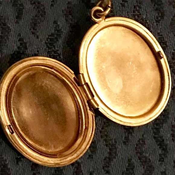Vintage Gold Locket - Picture 5 of 5